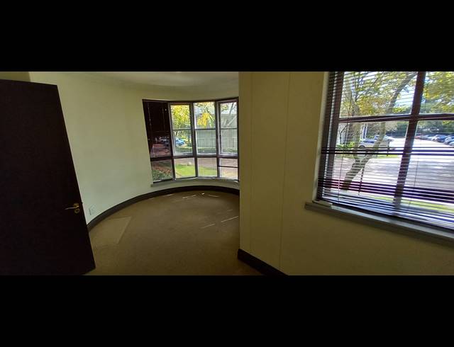 111M² OFFICE TO LET IN BRYANSTON